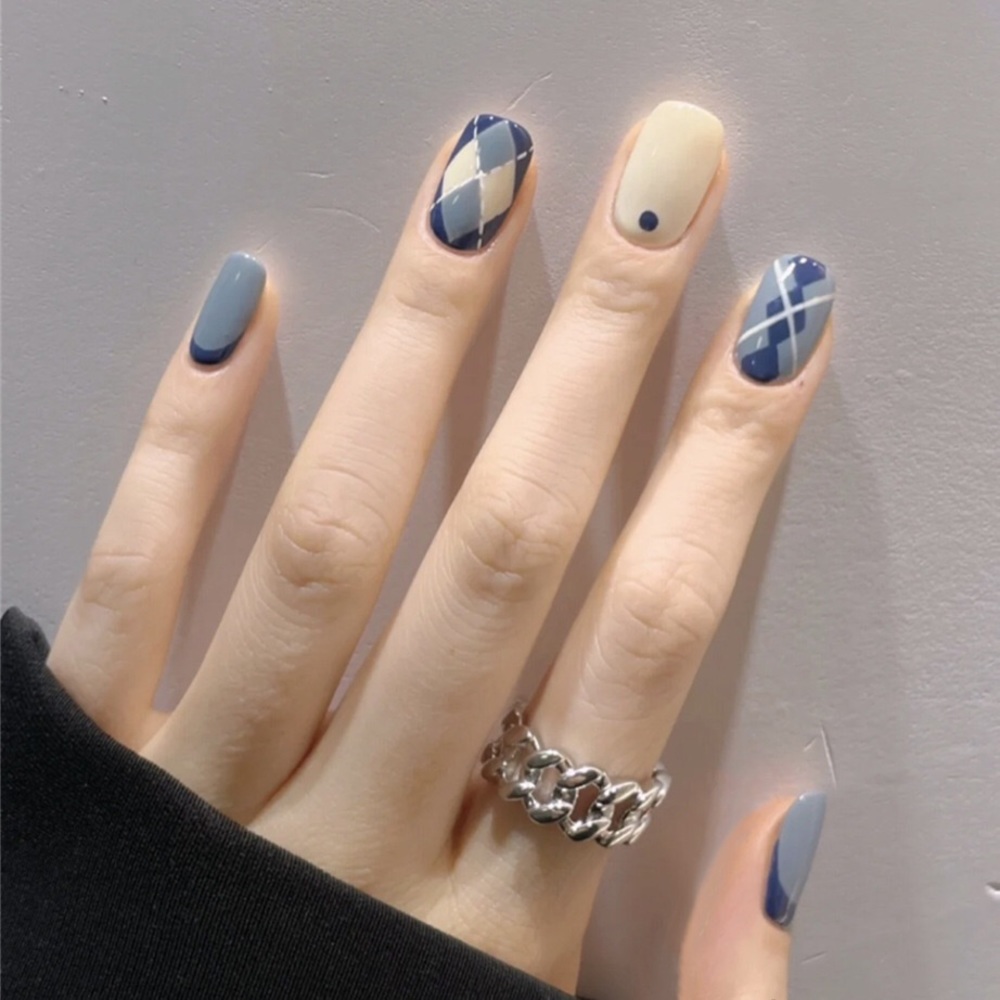 CLEAROUT🌹 Final sale💅 Press-on nails blue & white 24 pieces - Picture 2 of 4